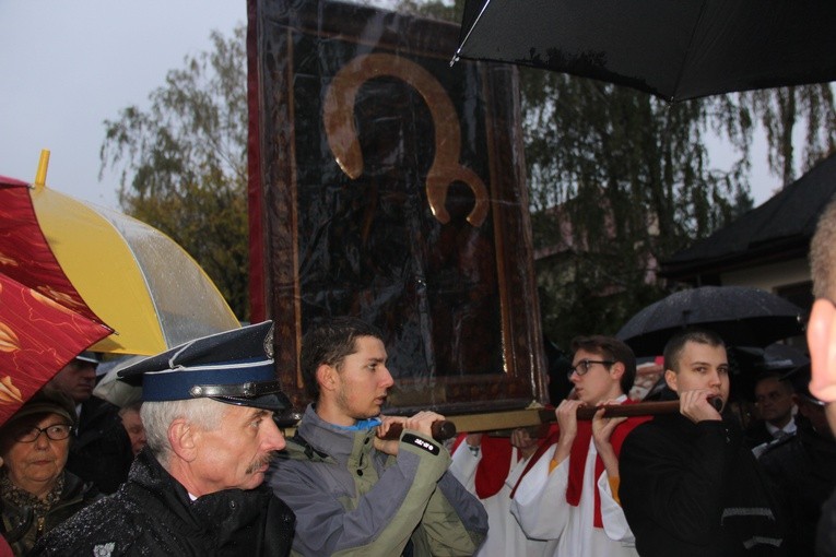 Powitanie ikony MB Częstochowskiej w parafii św. Jakuba w Skierniewicach