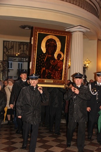 Powitanie ikony MB Częstochowskiej w parafii św. Jakuba w Skierniewicach