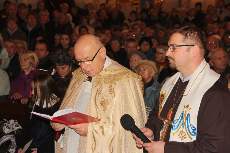 Powitanie ikony MB Częstochowskiej w parafii św. Jakuba w Skierniewicach