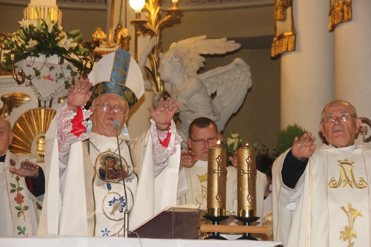 Powitanie ikony MB Częstochowskiej w parafii św. Jakuba w Skierniewicach