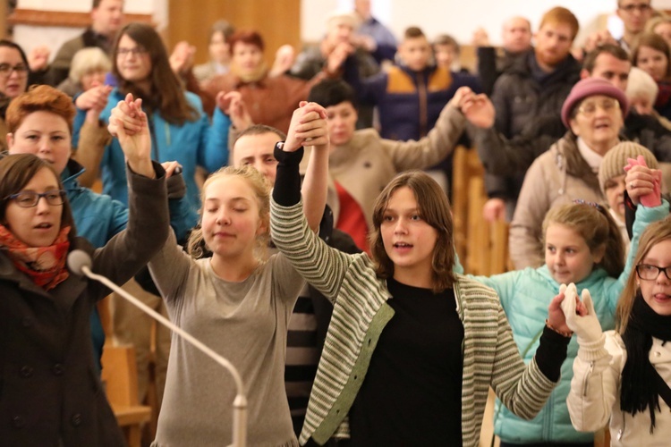 Koncert uwielbienia hymnami ŚDM w Andrychowie