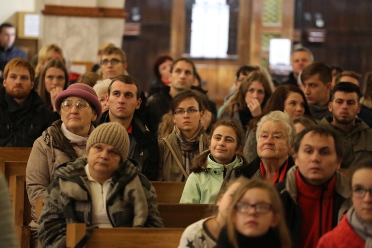 Koncert uwielbienia hymnami ŚDM w Andrychowie