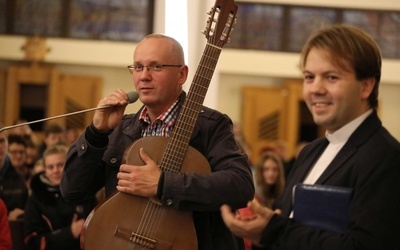 Koncert uwielbienia hymnami ŚDM w Andrychowie