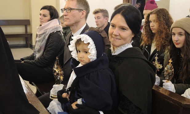 Delagaci III Zakonu Karmelitańskiego przynieśli relikwie rodziców św. Teresy od Dzieciątka Jezus - bł. Zelii i Ludwika Martin