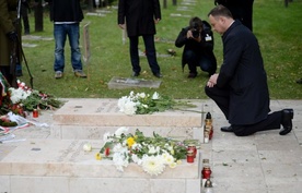 Andrzej Duda złożył kwiaty na cmentarzu Rakoskeresztur 