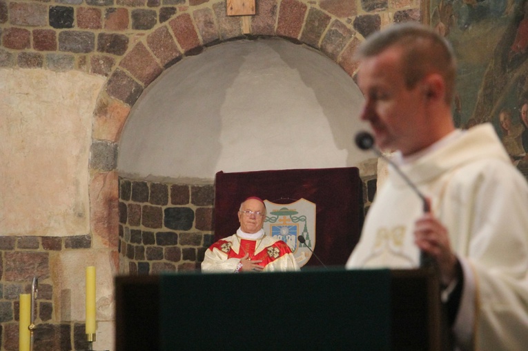 Wprowadzenie relikwii św. Jana Pawła II i św. Maksymiliana do archikolegiaty w Tumie