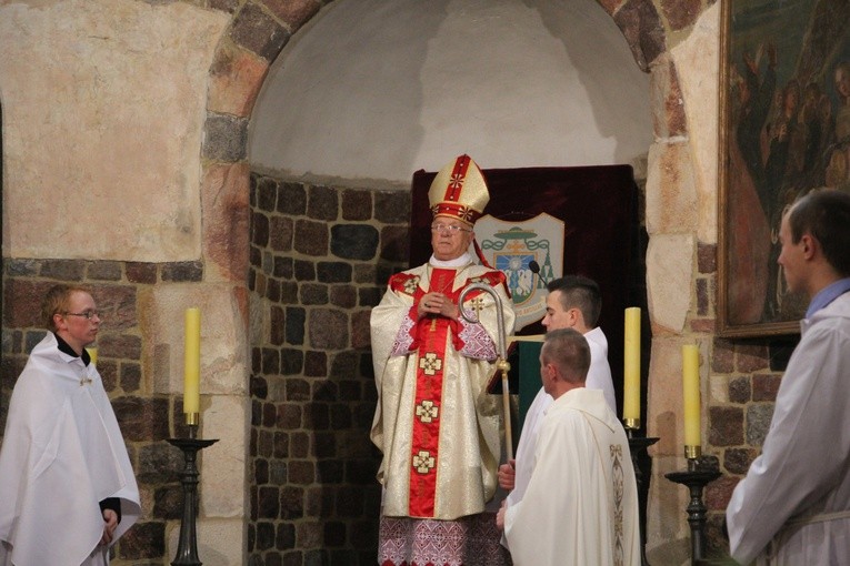 Wprowadzenie relikwii św. Jana Pawła II i św. Maksymiliana do archikolegiaty w Tumie