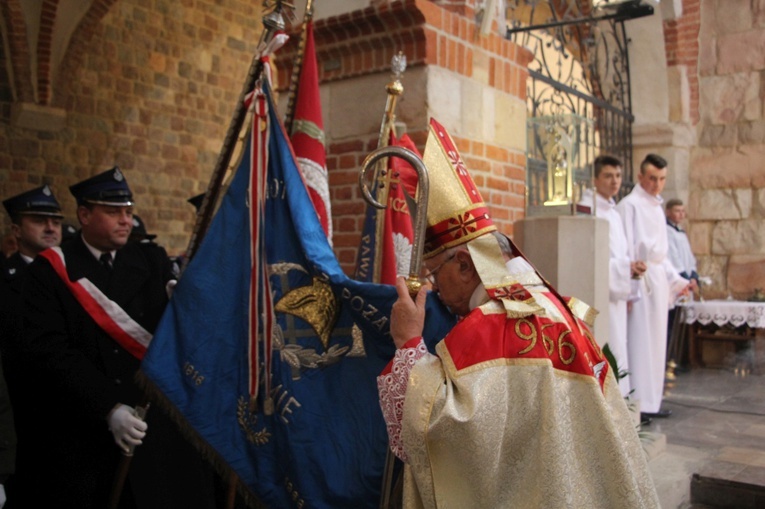Wprowadzenie relikwii św. Jana Pawła II i św. Maksymiliana do archikolegiaty w Tumie