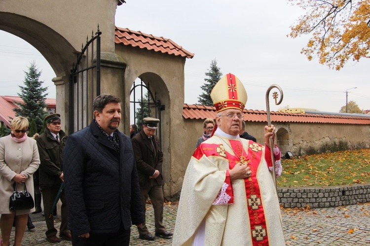 Wprowadzenie relikwii św. Jana Pawła II i św. Maksymiliana do archikolegiaty w Tumie