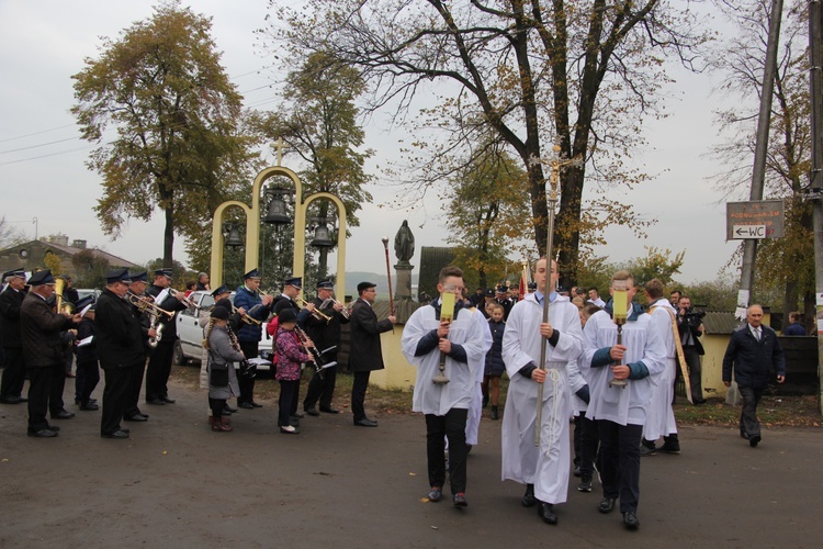 Wprowadzenie relikwii św. Jana Pawła II i św. Maksymiliana do archikolegiaty w Tumie