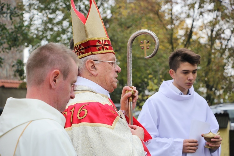 Wprowadzenie relikwii św. Jana Pawła II i św. Maksymiliana do archikolegiaty w Tumie