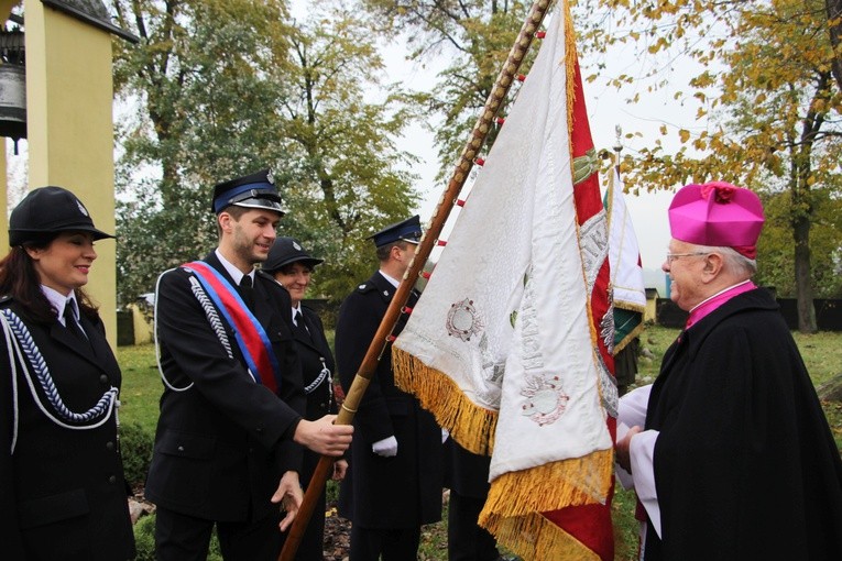 Wprowadzenie relikwii św. Jana Pawła II i św. Maksymiliana do archikolegiaty w Tumie