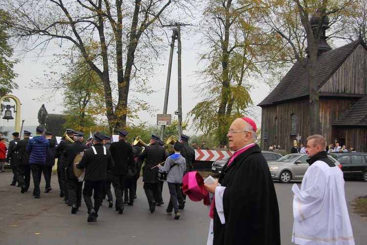 Wprowadzenie relikwii św. Jana Pawła II i św. Maksymiliana do archikolegiaty w Tumie