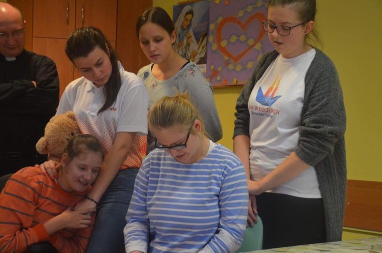 Młodzi Świętej Trójcy w ZOL-u dla dzieci