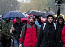 Studenci nie wystraszyli się niesprzyjającej aury. 