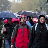 Studenci nie wystraszyli się niesprzyjającej aury. 