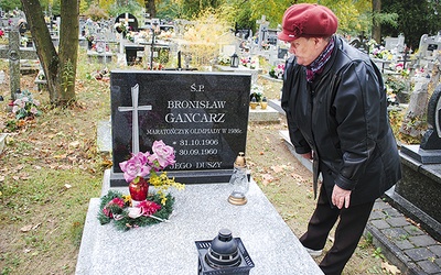 Słynny rudniczanin spoczywa na cmentarzu parafialnym.