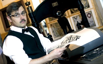 Podczas jubileuszu pokazano, jak kiedyś drukowano książki na maszynach drukarskich z XVIII i XIX wieku. 