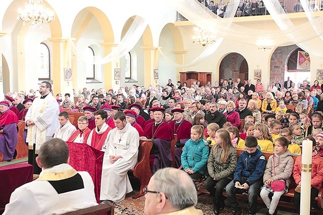 ▲	Wspólnota to przede wszystkim ludzie – im dziękowano szczególnie.