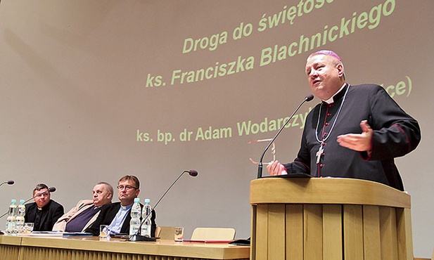 Bp Wodarczyk w czasie konferencji.
