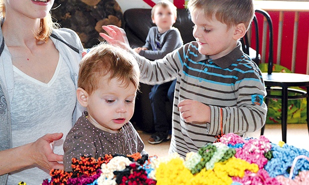 W Domu Życia pomoc otrzymują dzieci i ich mamy.