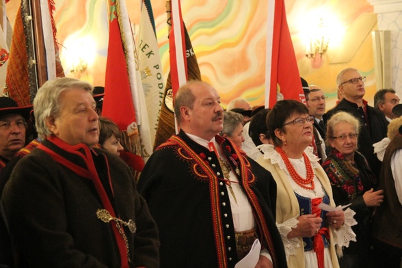 Górale Żywieccy podziękowali za swoje 90-lecie w kościele w Radziechowach