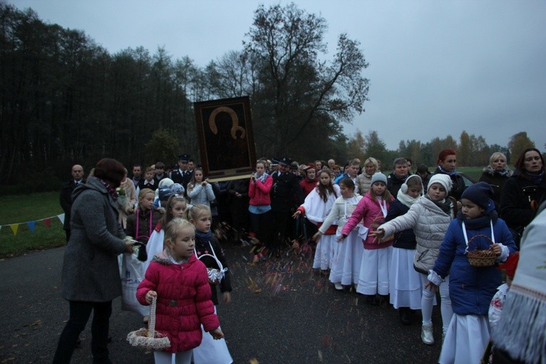 Powitanie ikony MB Częstochowskiej w Słupi