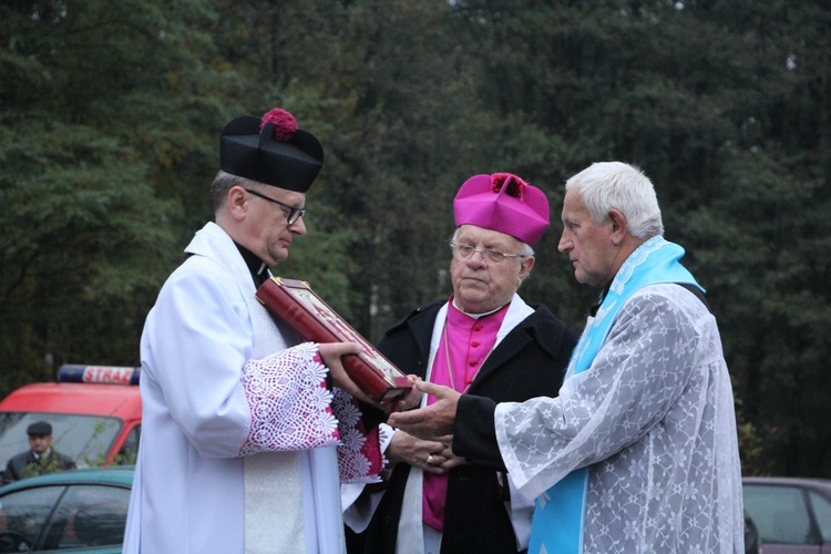 Powitanie ikony MB Częstochowskiej w Słupi