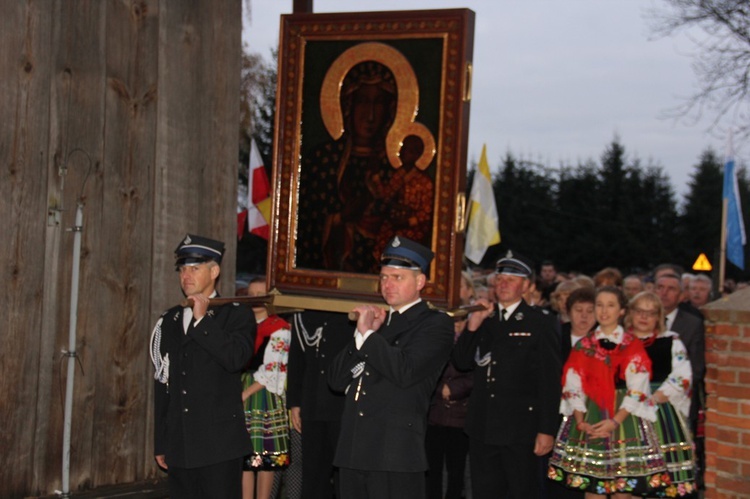 Powitanie ikony MB Częstochowskiej w Janisławicach