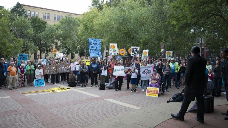 Władze tłumią protest Indian przeciw budowie ropociągu