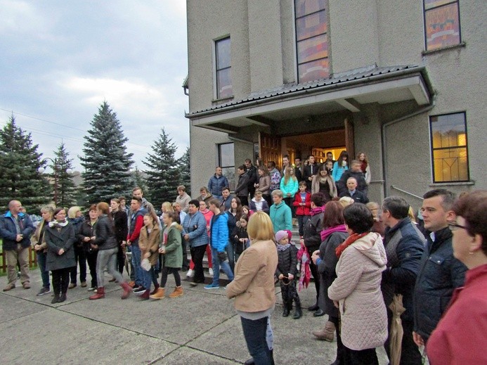 Nabożeństwo, które w Łąkcie Górnej odbywa się co roku od czterech lat, gromadzi wielu wiernych