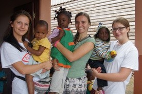 Gabrysia, Asia i Martyna w Kamerunie