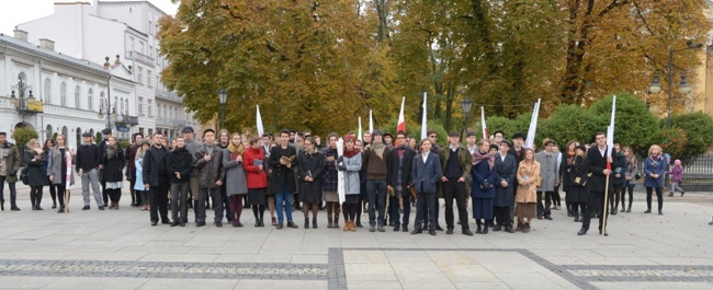 Rekonstrukcja radomskiego protestu z 1945 r.