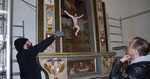 Cieszy oczy, opowiada o historii