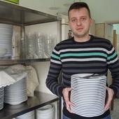 Rafał Chrzan zaprasza do korzystania z cateringu i obiadów w stołówce Jubileuszowego Centrum Caritas