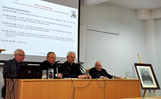 Na konferencji wspominano bp. Franciszka Jopa. 