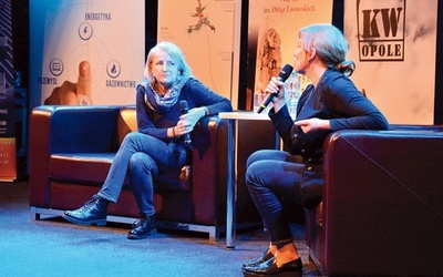 Ewa Berbeka (z lewej) i Beata Sabała-Zielińska zdradzały kulisy powstawania książki „Jak wysoko sięga miłość. Życie po Broad Peak”.