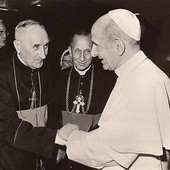 Bp F. Jop (z lewej) z Pawłem VI podczas Soboru Watykańskiego II.