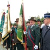 ▲	Obchodom ku czci patrona myśliwych towarzyszą sztandary kół łowieckich. Na zdjęciu ubiegłoroczny Hubertus w Malużynie.