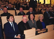 Bp E. Frankowski był honorowym gościem sesji.