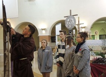 Młodzi i Wszyscy Święci w Cygańskim Lesie