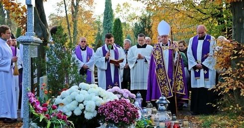 Spójrzmy na groby po chrześcijańsku