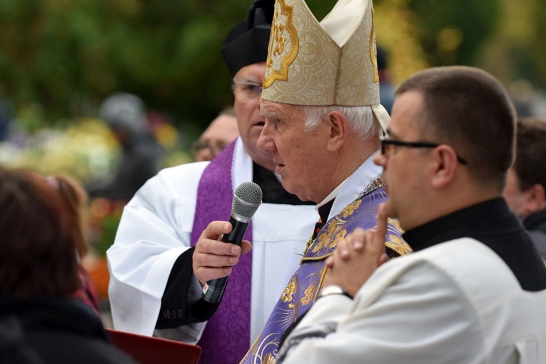 Obchody Wszystkich Świętych z bp. Ignacym