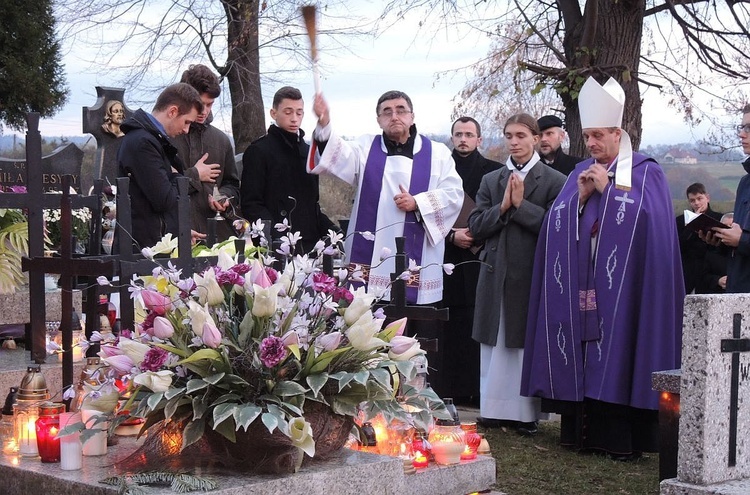 Wszystkich Świętych na cmentarzu w Żywcu