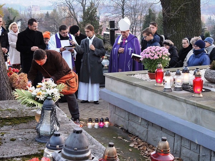 Wszystkich Świętych na cmentarzu w Żywcu