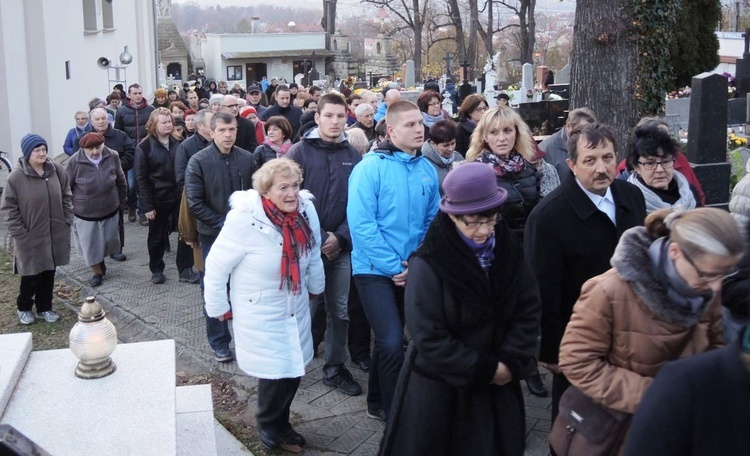 Wszystkich Świętych na cmentarzu w Żywcu