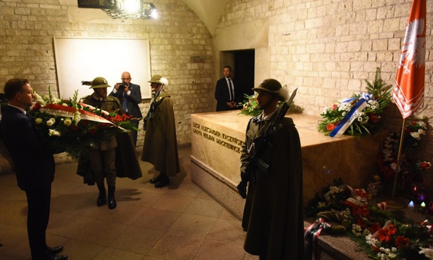 Prezydent odwiedził grób Lecha Kaczyńskiego