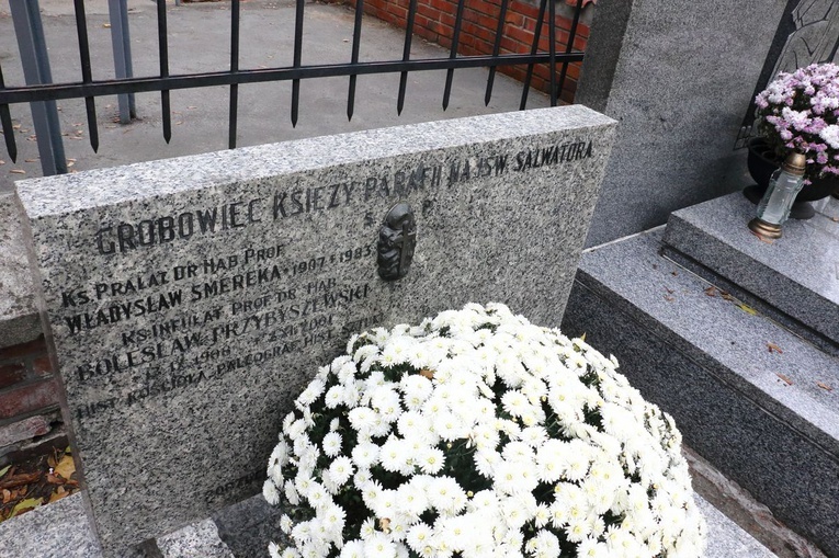 W dniu Wszystkich Świętych 2016 na cmentarzu Salwatorskim w Krakowie