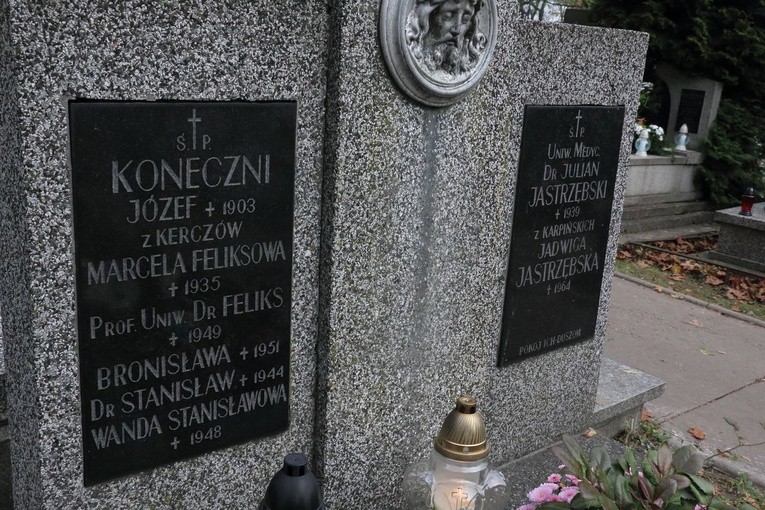 W dniu Wszystkich Świętych 2016 na cmentarzu Salwatorskim w Krakowie