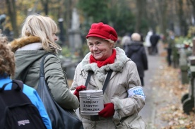 170 tys. zł zebrano podczas 42. kwesty na Starych Powązkach